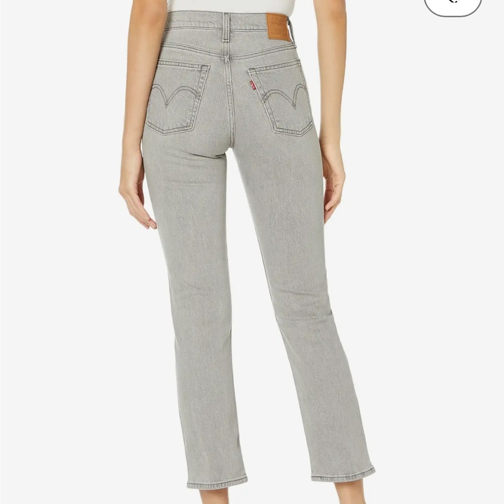 Like New - Levi’s wedgie straight jean size 25